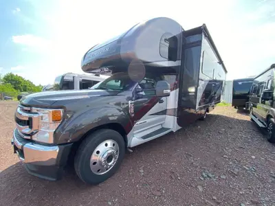 2021 Thor Motor Coach Magnitude photo 4