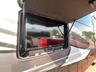 2021 Thor Motor Coach Magnitude photo 15