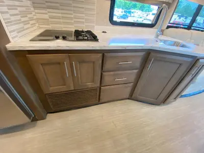2021 Thor Motor Coach Magnitude photo 33