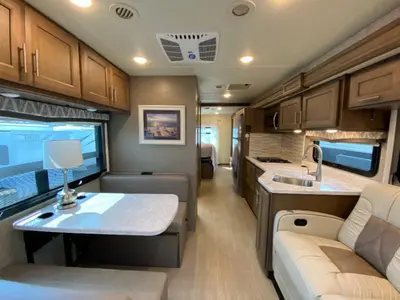 2021 Thor Motor Coach Magnitude photo 17