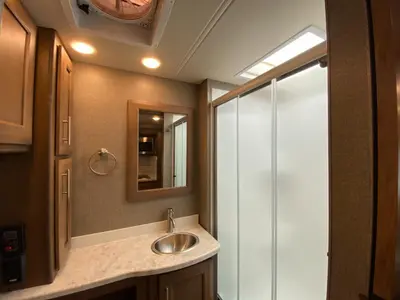 2021 Thor Motor Coach Magnitude photo 36