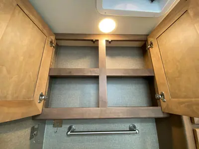 2021 Thor Motor Coach Magnitude photo 38