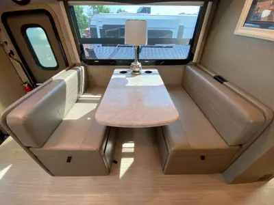 2021 Thor Motor Coach Magnitude photo 20