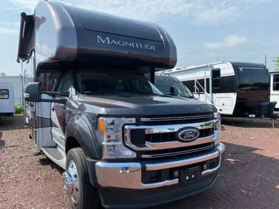 2021 Thor Motor Coach Magnitude photo 3