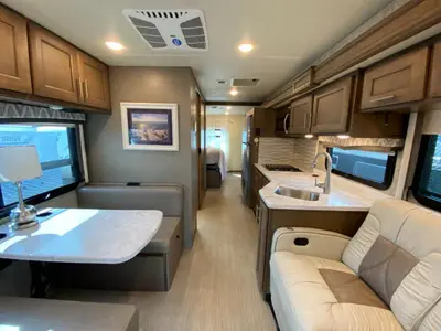 2021 Thor Motor Coach Magnitude photo 26