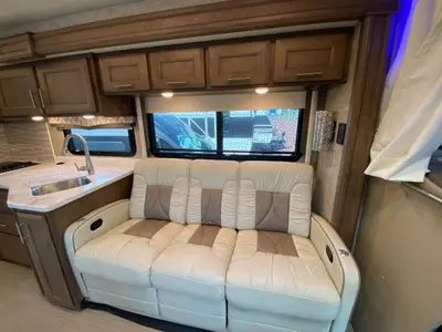 2021 Thor Motor Coach Magnitude photo 23