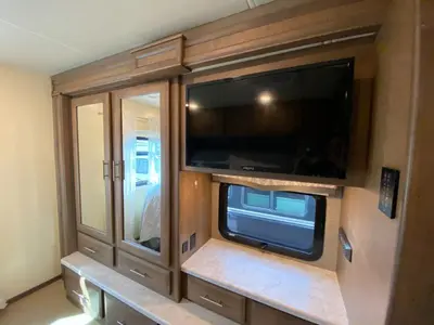 2021 Thor Motor Coach Magnitude photo 44