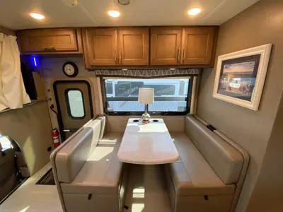 2021 Thor Motor Coach Magnitude photo 19