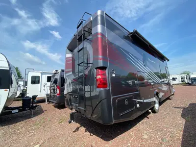 2021 Thor Motor Coach Magnitude photo 13