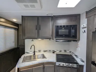 2023 Coachmen Leprechaun 298KB photo 21