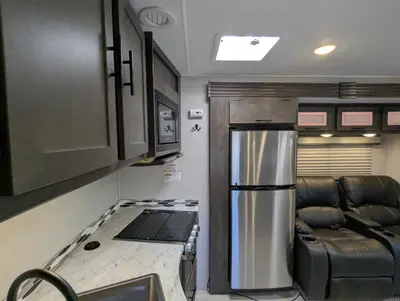 2023 Coachmen Leprechaun 298KB photo 26