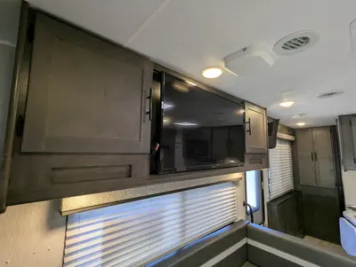 2023 Coachmen Leprechaun 298KB photo 18