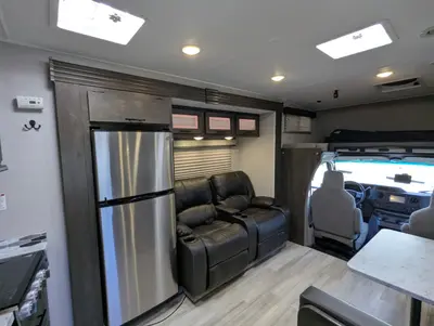2023 Coachmen Leprechaun 298KB photo 27