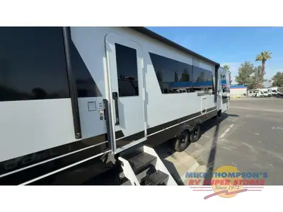 2026 Brinkley Model I photo 2