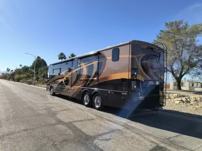 2015 THOR MOTOR COACH TUSCANY photo 2