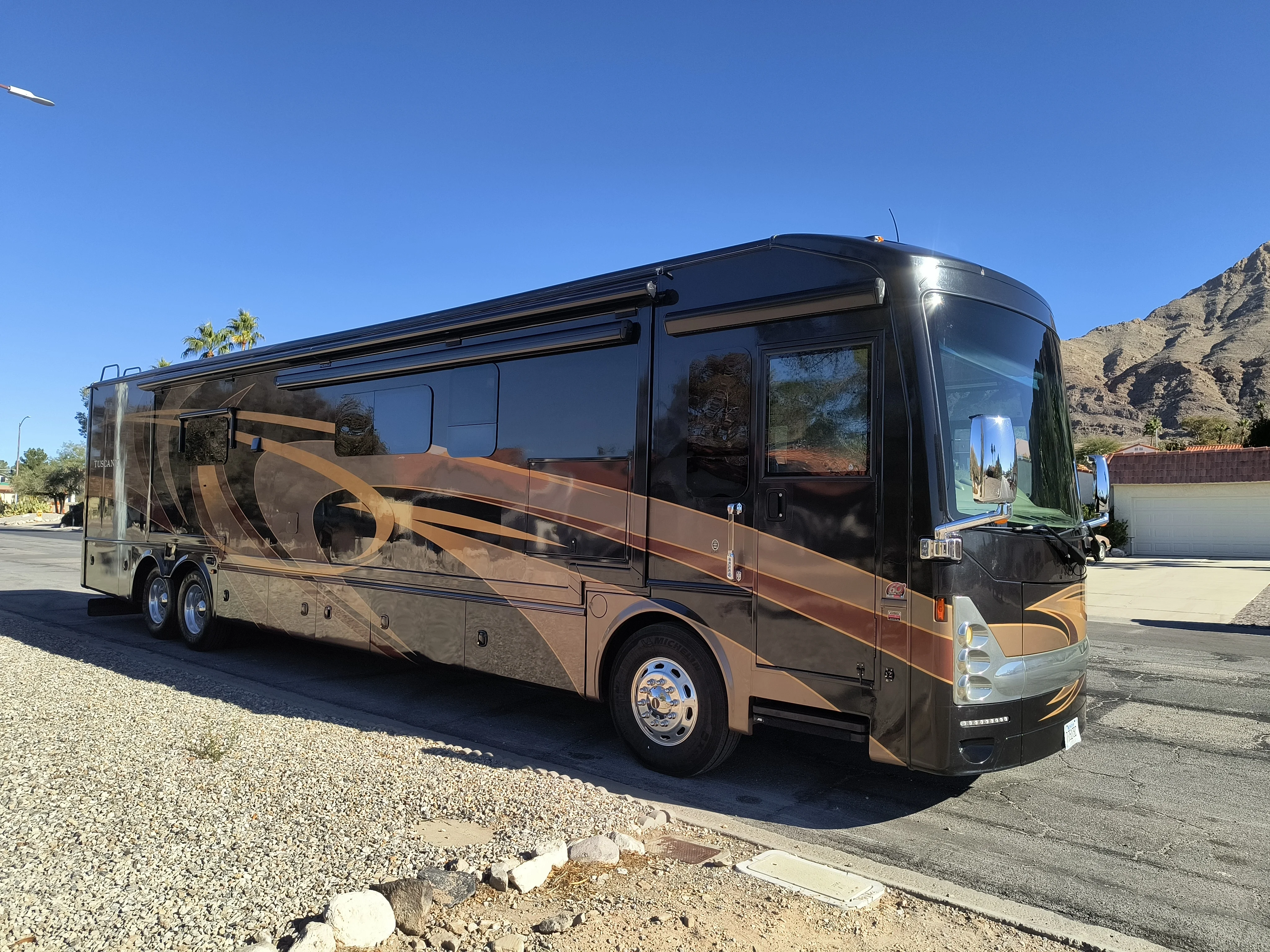 2015 THOR MOTOR COACH TUSCANY exterior