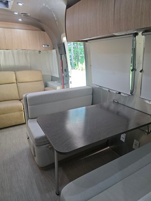 2017 AIRSTREAM FLYING CLOUD photo 4