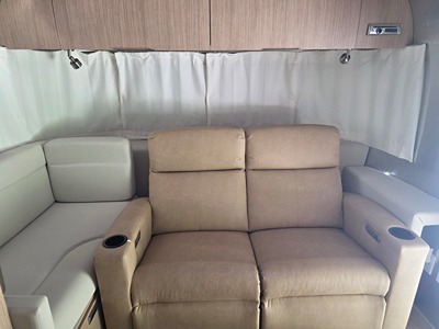 2017 AIRSTREAM FLYING CLOUD photo 3