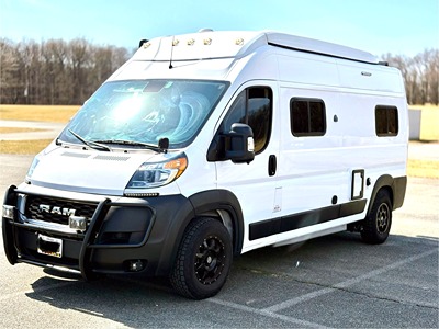 2022 WINNEBAGO SOLIS photo 2