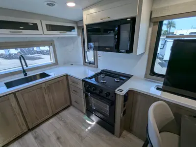 2027 Forest River Rockwood Signature 290SFK photo 26