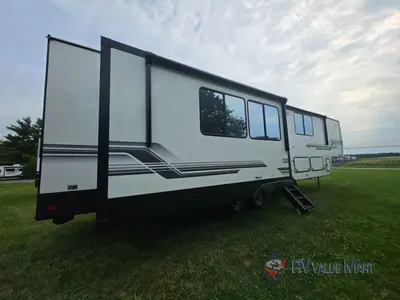 2027 Forest River RV Sabre photo 4