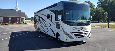 2019 THOR MOTOR COACH HURRICANE photo 2