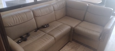 2019 THOR MOTOR COACH HURRICANE photo 22