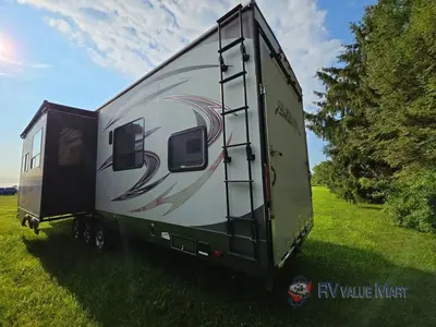 2017 Forest River RV Vengeance photo 3