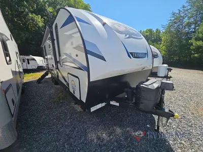 2022 Forest River Cherokee Alpha Wolf photo 2