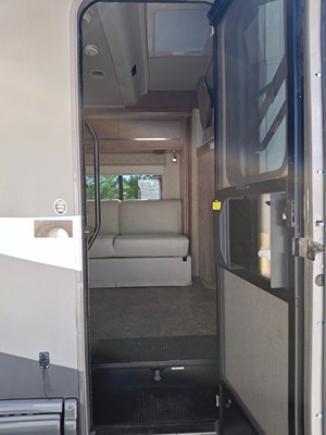 2014 WINNEBAGO ITASCA NAVION photo 14