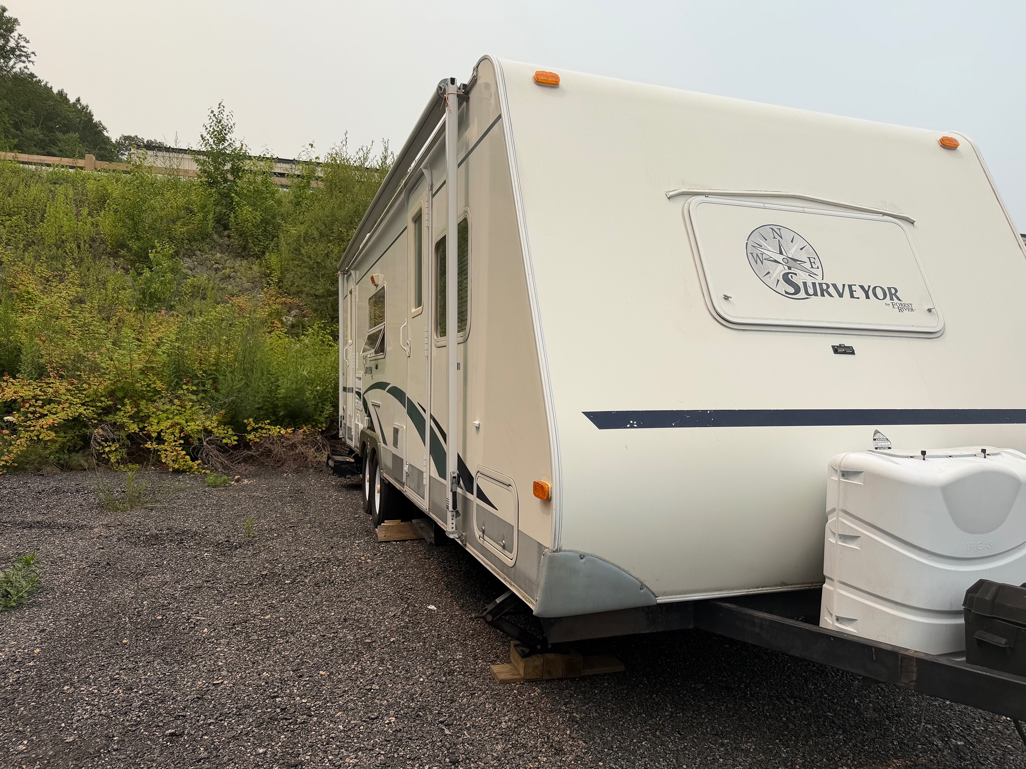2003 FOREST RIVER SURVEYOR exterior