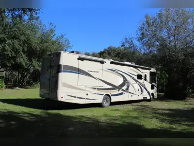 2015 THOR MOTOR COACH WINDSPORT photo 3
