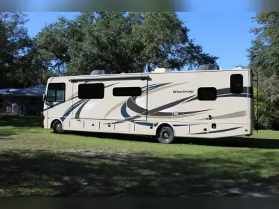 2015 THOR MOTOR COACH WINDSPORT photo 4
