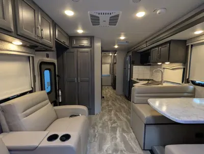 2024 Thor Motor Coach Omni XG32 photo 17