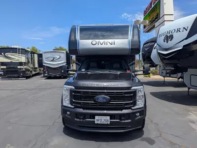 2024 Thor Motor Coach Omni XG32 photo 3