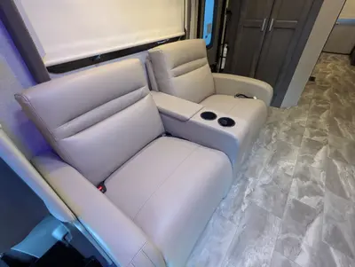 2024 Thor Motor Coach Omni XG32 photo 18