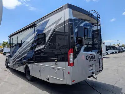 2024 Thor Motor Coach Omni XG32 photo 9
