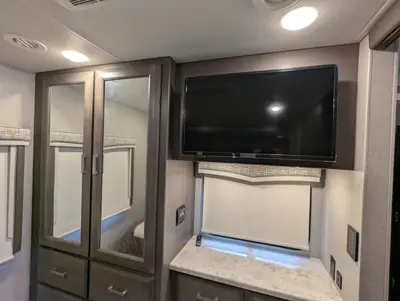 2024 Thor Motor Coach Omni XG32 photo 33