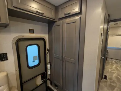 2024 Thor Motor Coach Omni XG32 photo 23