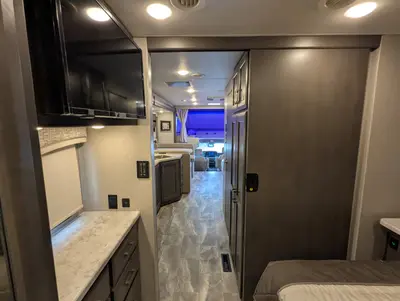 2024 Thor Motor Coach Omni XG32 photo 34