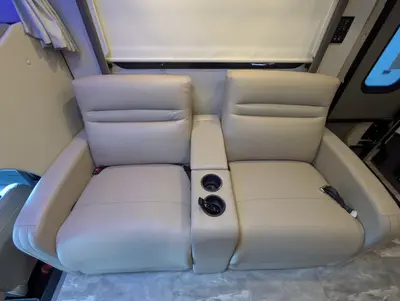 2024 Thor Motor Coach Omni XG32 photo 22