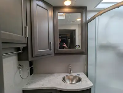 2024 Thor Motor Coach Omni XG32 photo 29