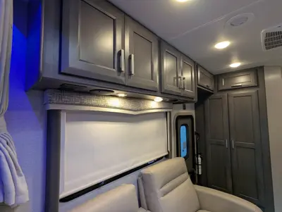 2024 Thor Motor Coach Omni XG32 photo 19