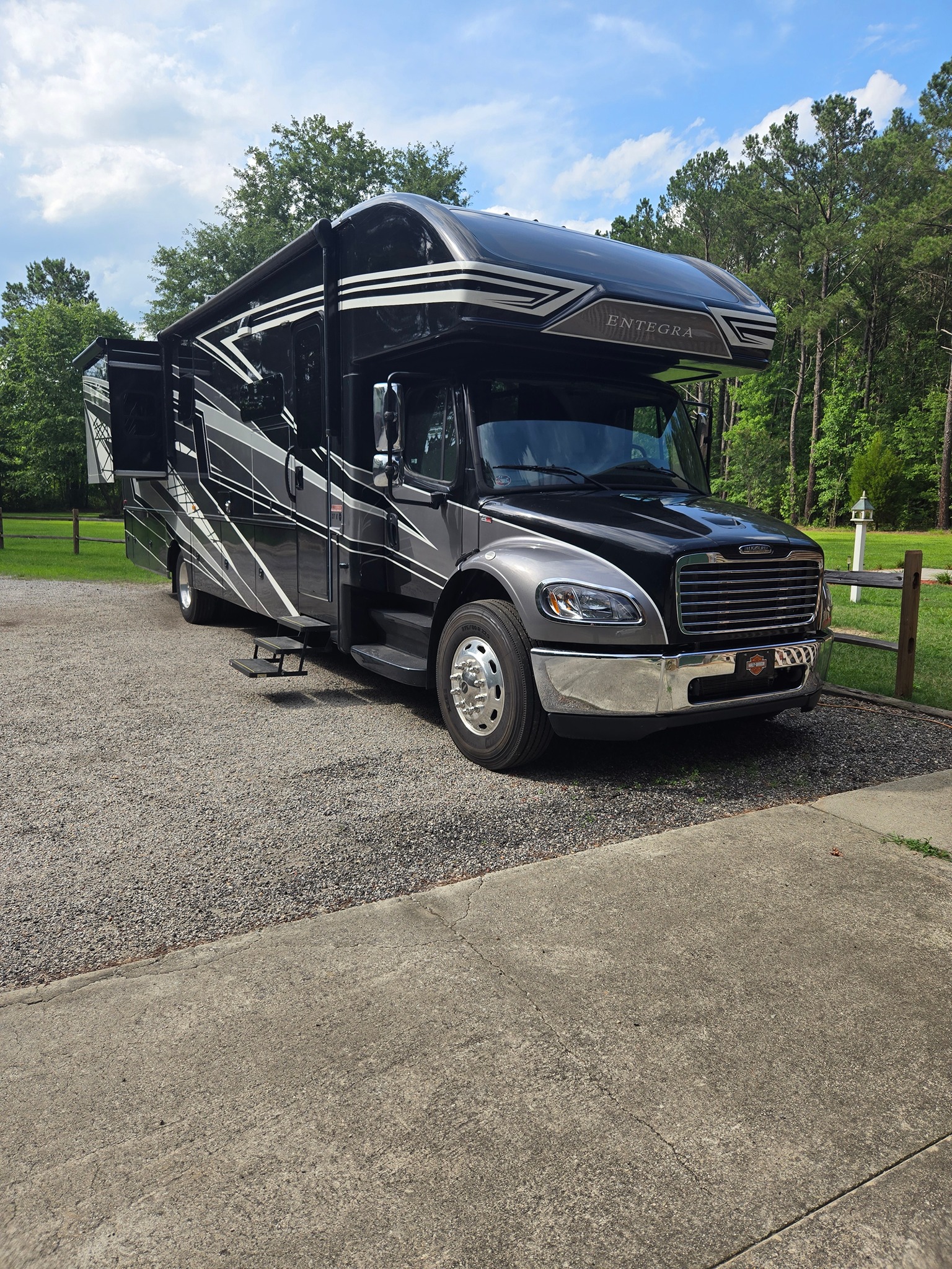 2022 ENTEGRA COACH ACCOLADE exterior