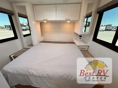 2027 Thor Motor Coach Four Winds photo 39