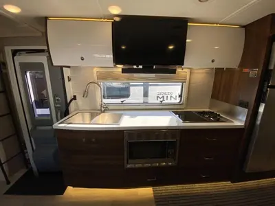 2022 Winnebago Navion photo 19