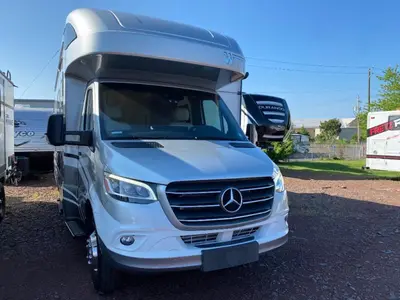 2022 Winnebago Navion photo 3