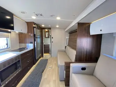 2022 Winnebago Navion photo 17