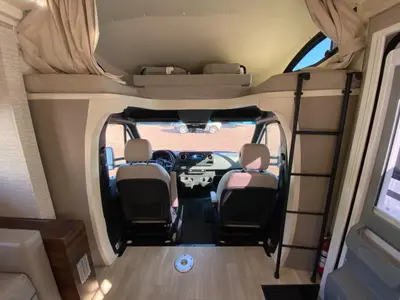 2022 Winnebago Navion photo 38