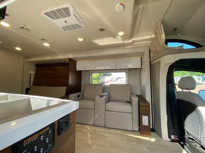 2022 Winnebago Navion photo 13